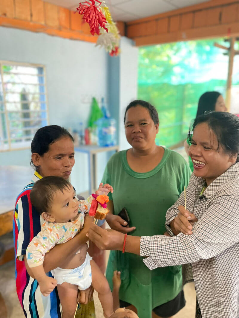 Des femmes cambodgiennes avec un enfant